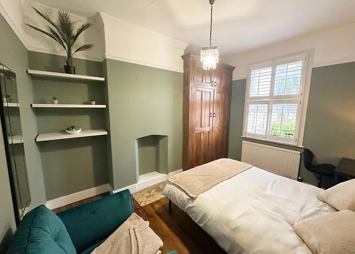 Mulberry Wimbledon Area Apartment, By Edens