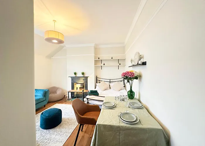 Mulberry Wimbledon Area Apartment, By Edens