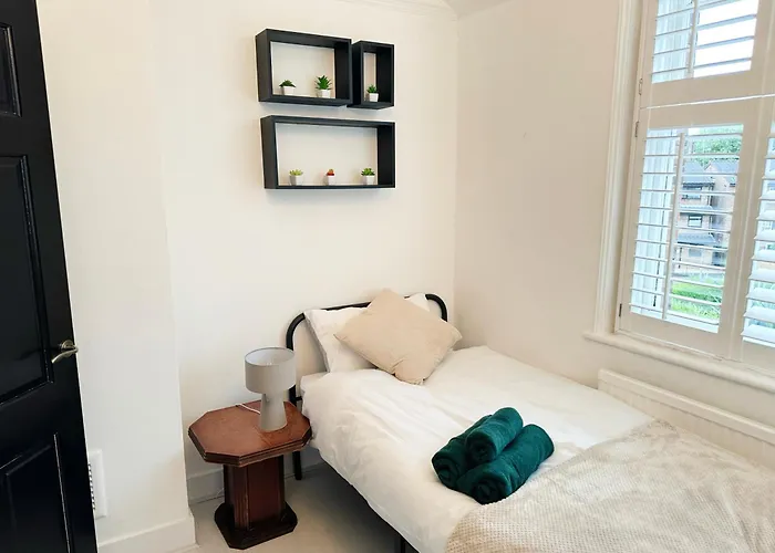 Mulberry Wimbledon Area Apartment, By Edens