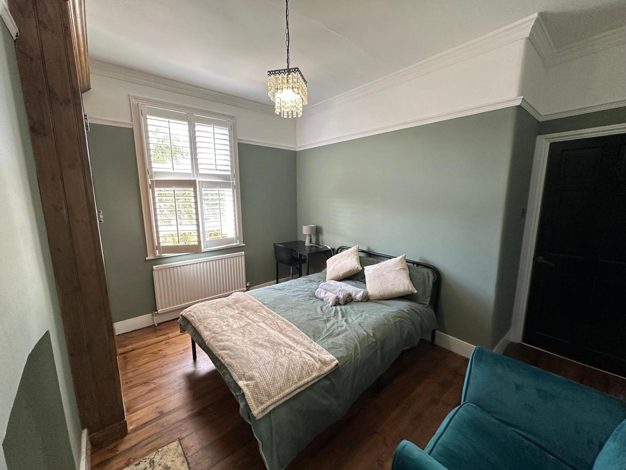 Mulberry Wimbledon Area Apartment, By Edens *