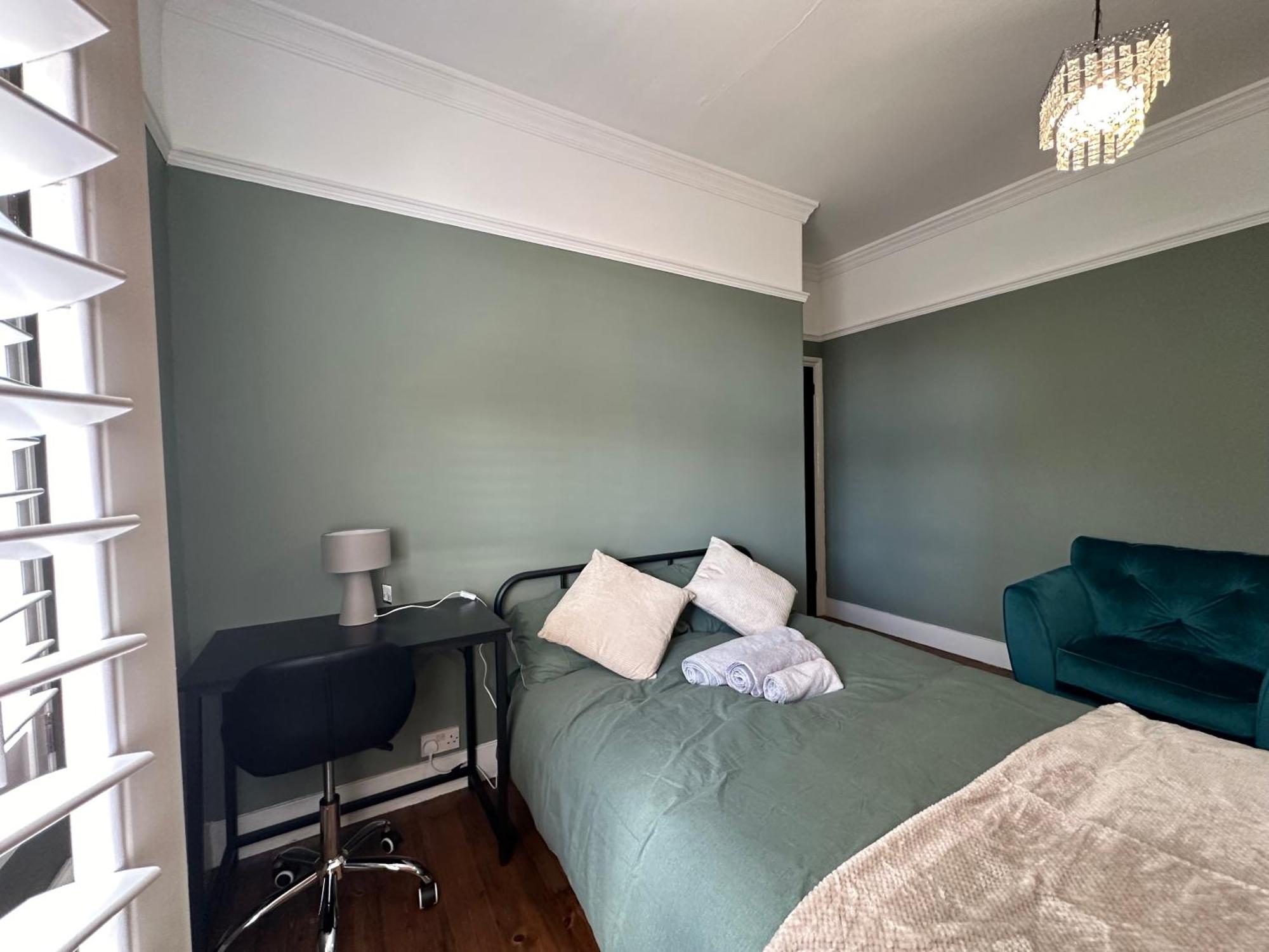 Mulberry Wimbledon Area Apartment, By Edens