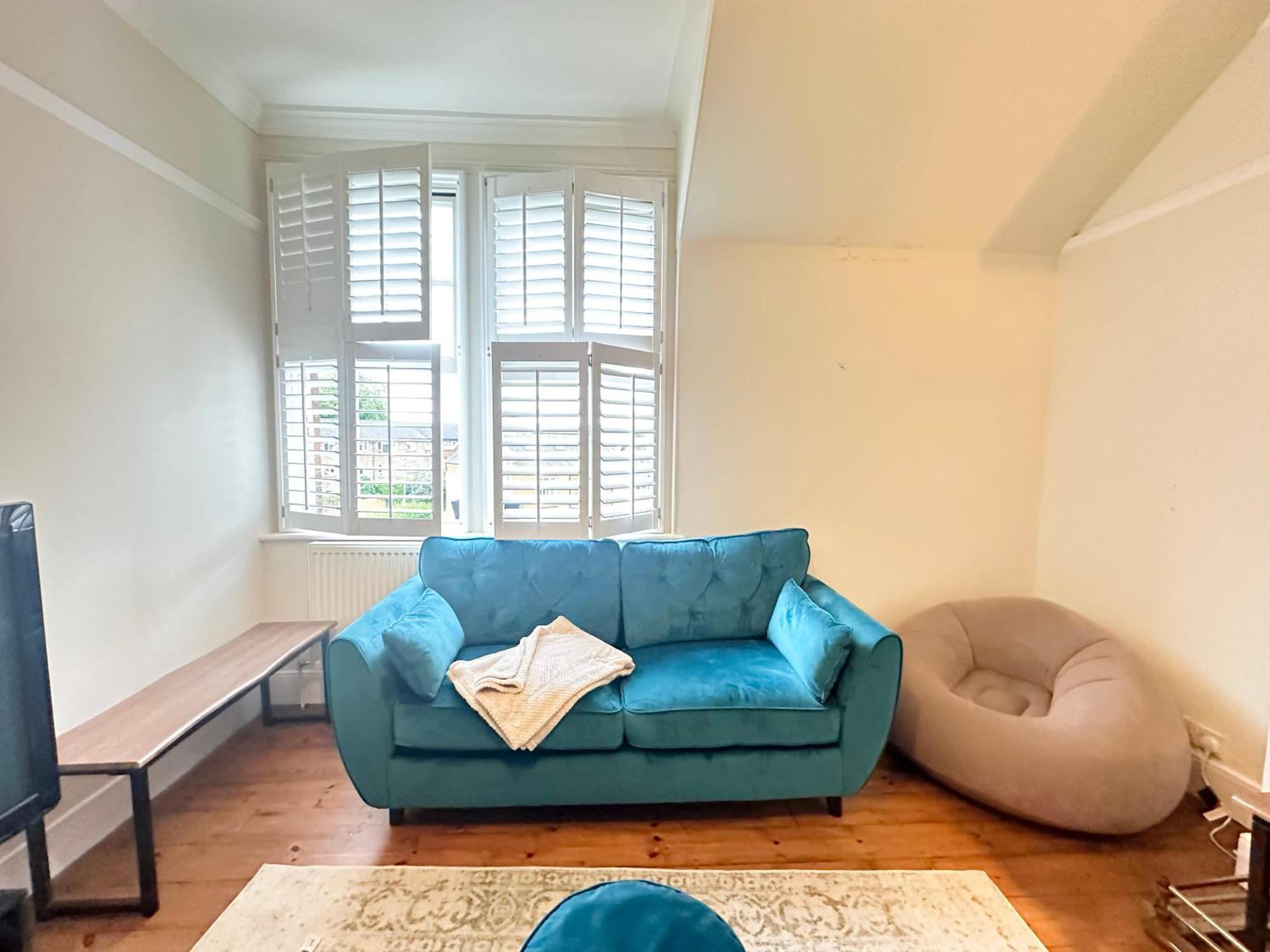 Mulberry Wimbledon Area Apartment, By Edens Apartamento *