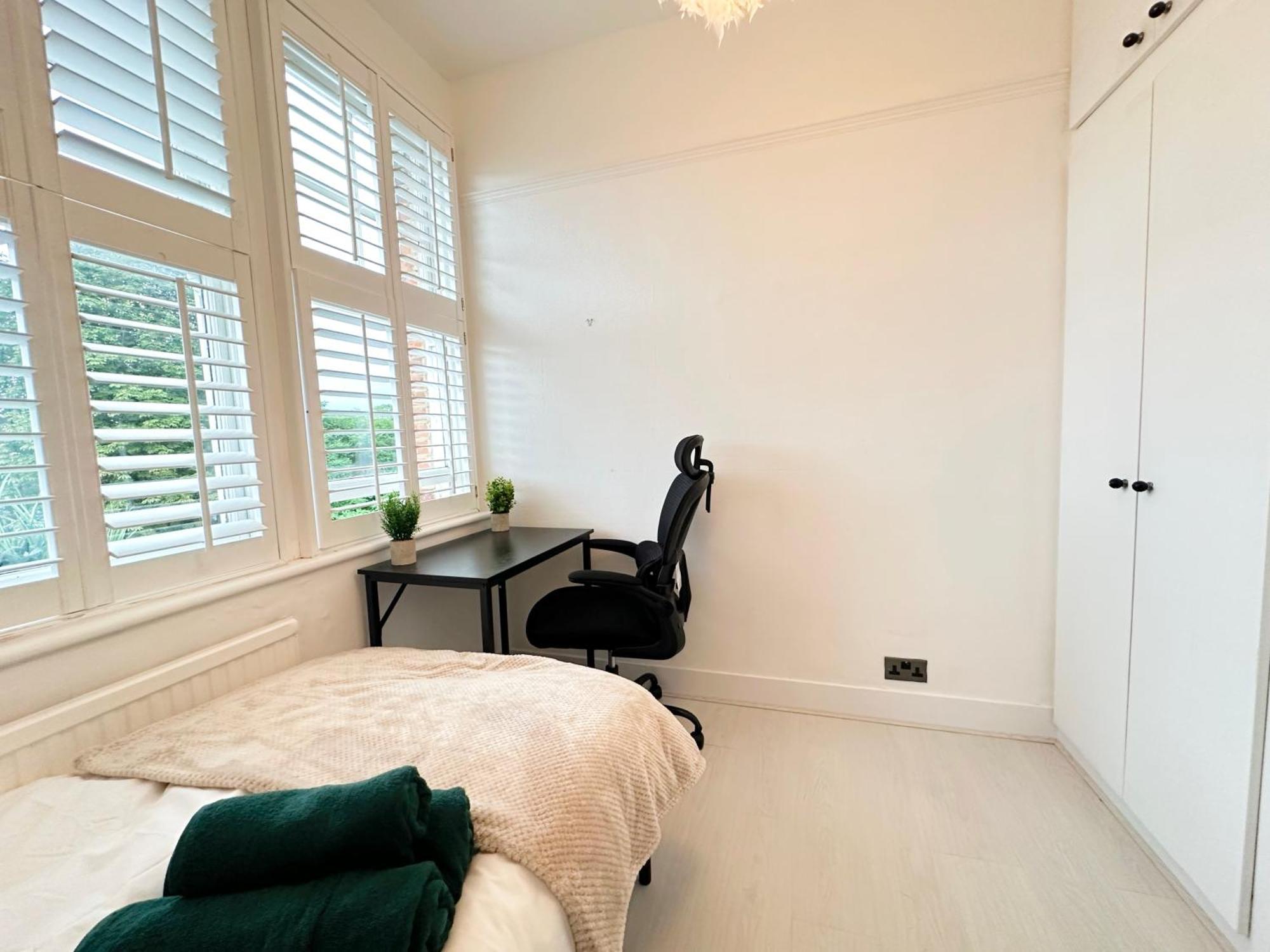 Mulberry Wimbledon Area Apartment, By Edens *
