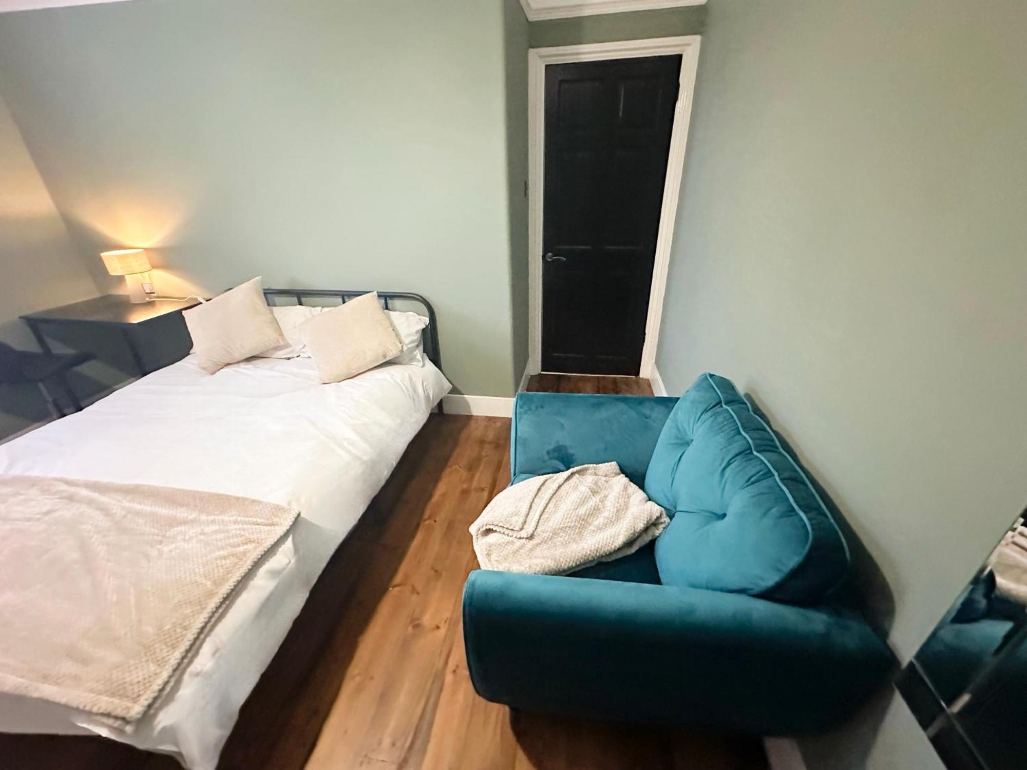 Mulberry Wimbledon Area Apartment, By Edens * Raynes Park